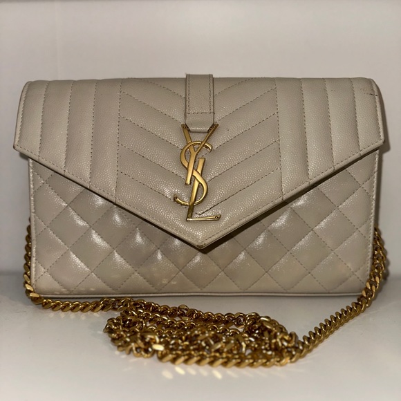 CASSANDRE ENVELOPE CHAIN WALLET IN GRAIN DE POUDRE LEATHER - Picture 4 of 4